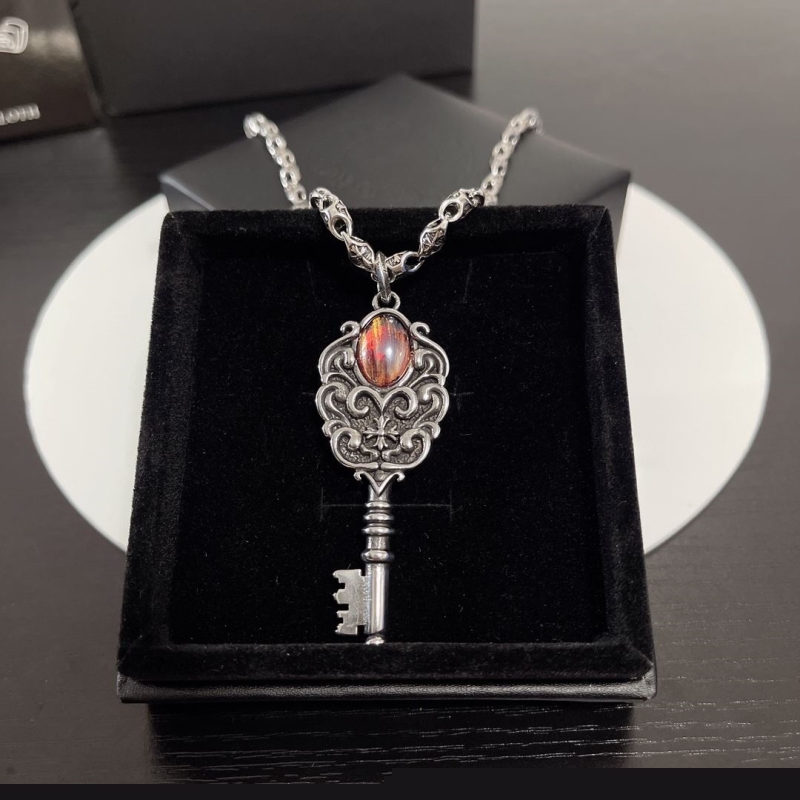 Ch**me He**ts necklaces